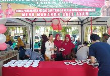 Pesta Rakyat dalam Rangka HUT Pemkot Singkawang stand Dinas Penanaman Modal dan Tenaga Kerja Kota Singkawang di Halaman Kantor Walikota Singkawang