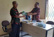 Penyerahan Brosur Layanan Perizinan DPMTK