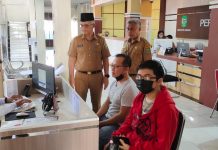 Sekda Tinjau Tim Helpdesk PBG